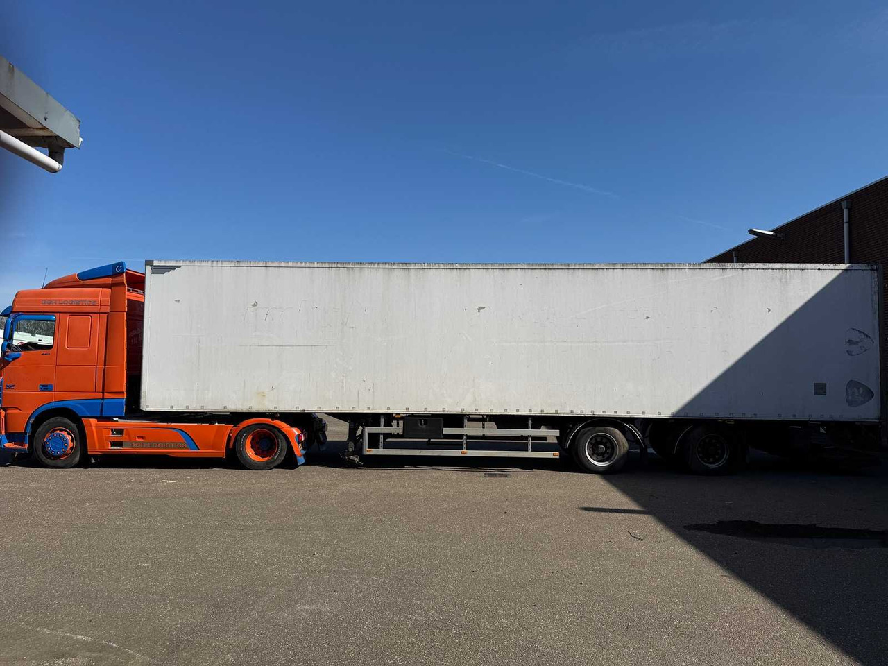 H.T.F. - 2002 - HZP32 - SEMI-TRAILER WITH CLOSED BODY WITH STEERED REAR AXLE, AMA TAIL LIFT 14 METERS OG-13-ZV - Semirremolque: foto 1 H.T.F. - 2002 - HZP32 - SEMI-TRAILER WITH CLOSED BODY WITH STEERED REAR AXLE, AMA TAIL LIFT 14 METERS OG-13-ZV - Semirremolque: foto 1