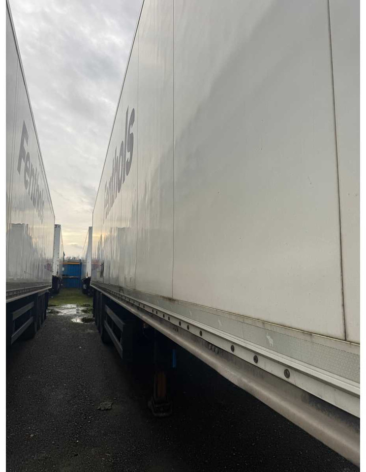 SCHMITZ CARGOBULL AG - SKO24 REFRIGERATED BOX SEMI-TRAILER - 2011 - SEMI-TRAILER - Semirremolque: foto 5 SCHMITZ CARGOBULL AG - SKO24 REFRIGERATED BOX SEMI-TRAILER - 2011 - SEMI-TRAILER - Semirremolque: foto 5