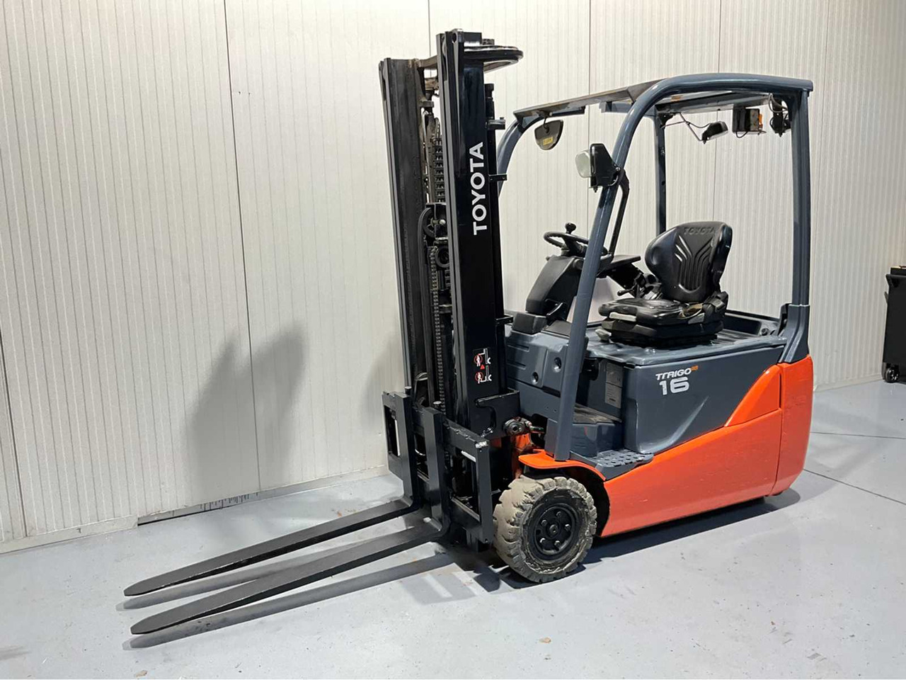 TOYOTA - 8FBE16T - FORKLIFT, FREELIFT SIDESHIFT, FREE-LIFT, YEAR OF MANUFACTURE 2018 - Carretilla elevadora: foto 1 TOYOTA - 8FBE16T - FORKLIFT, FREELIFT SIDESHIFT, FREE-LIFT, YEAR OF MANUFACTURE 2018 - Carretilla elevadora: foto 1