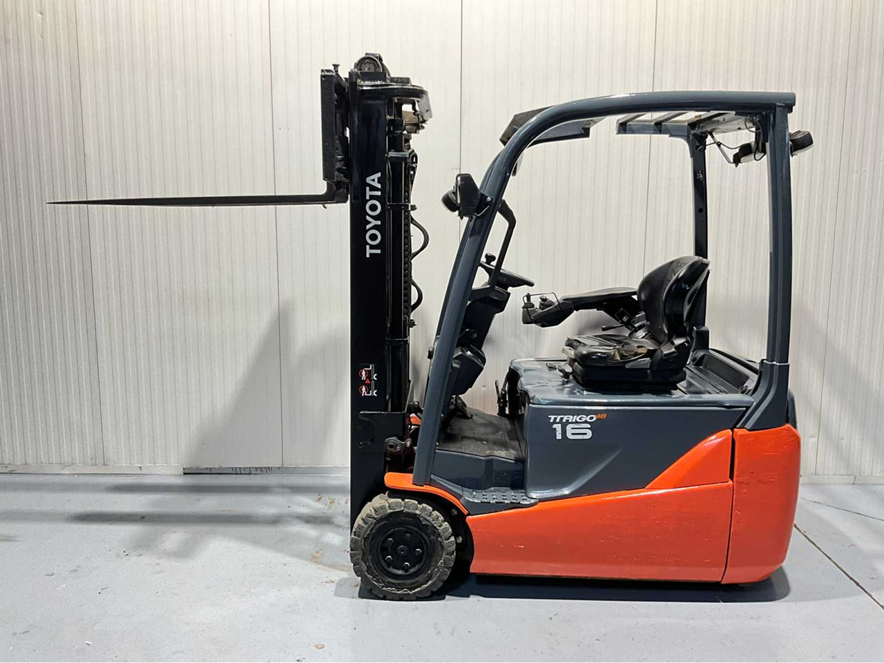 TOYOTA - 8FBE16T - FORKLIFT, FREELIFT SIDESHIFT, FREE-LIFT, YEAR OF MANUFACTURE 2018 - Carretilla elevadora: foto 4 TOYOTA - 8FBE16T - FORKLIFT, FREELIFT SIDESHIFT, FREE-LIFT, YEAR OF MANUFACTURE 2018 - Carretilla elevadora: foto 4