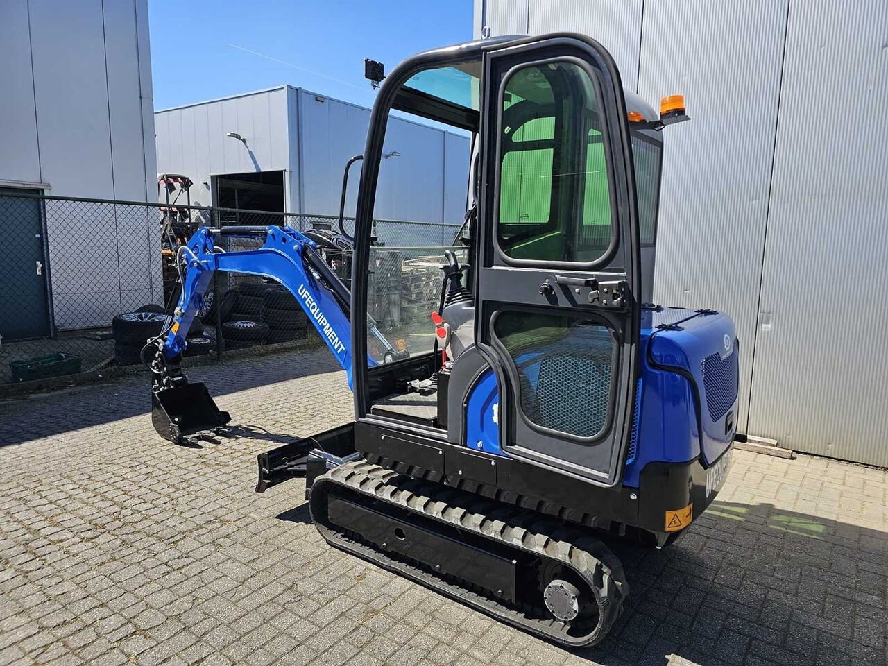 UF EQUIPMENT - NM25 MINI EXCAVATOR - 2025 - WITH QUICK CHANGE SYSTEM INCL. 3 BUCKETS - Miniexcavadora: foto 3 UF EQUIPMENT - NM25 MINI EXCAVATOR - 2025 - WITH QUICK CHANGE SYSTEM INCL. 3 BUCKETS - Miniexcavadora: foto 3