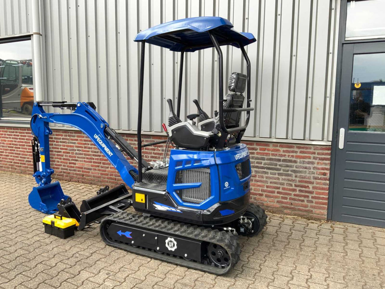 UF Equipment NM-18 - Miniexcavadora: foto 3 UF Equipment NM-18 - Miniexcavadora: foto 3