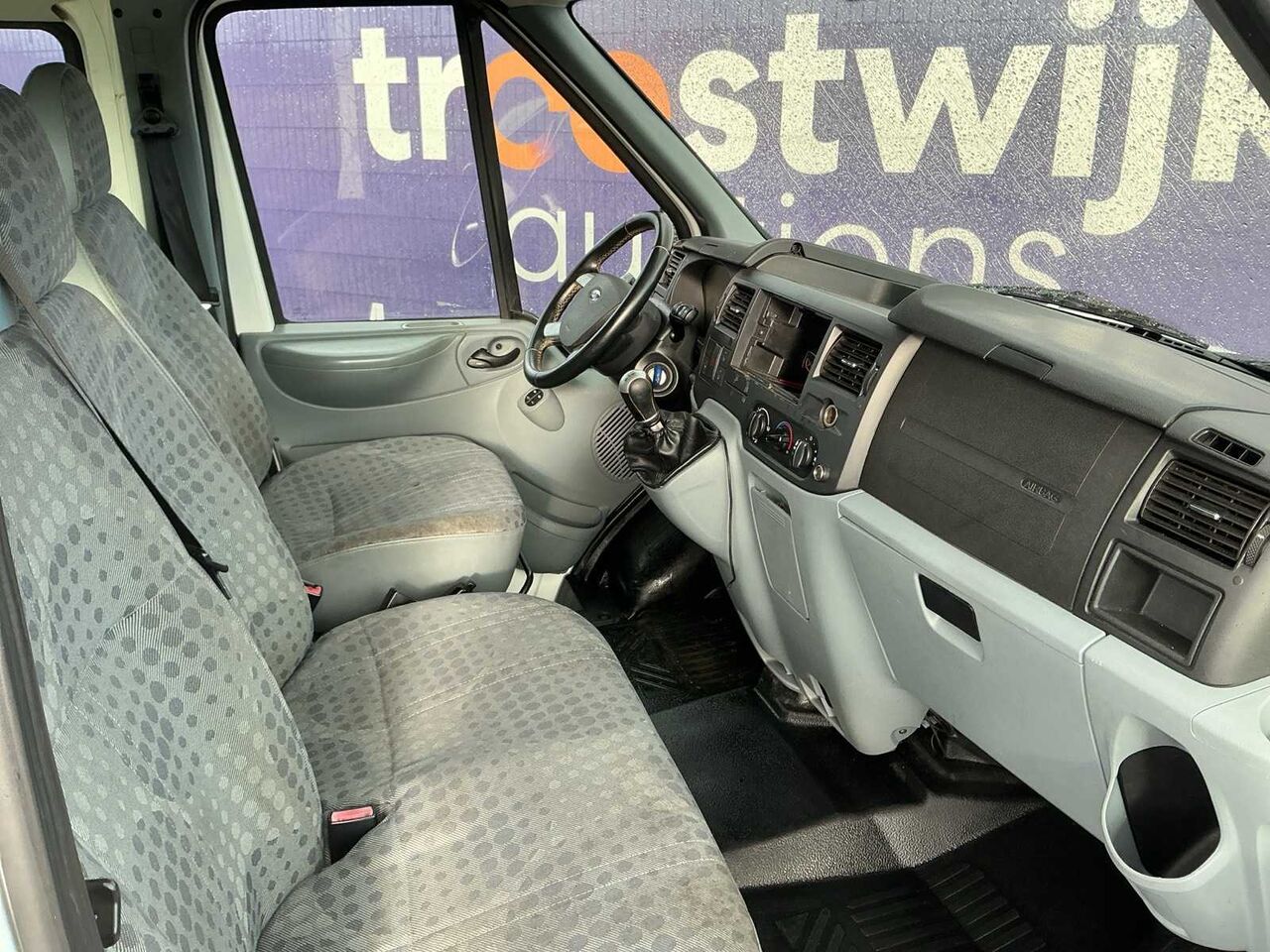 2010 - FORD - TRANSIT KOMBI - 9-SEATER - 300S 2.2 TDCI SHD - COMMERCIAL VEHICLE/PASSENGER VAN - Vehículo comercial ligero: foto 5 2010 - FORD - TRANSIT KOMBI - 9-SEATER - 300S 2.2 TDCI SHD - COMMERCIAL VEHICLE/PASSENGER VAN - Vehículo comercial ligero: foto 5
