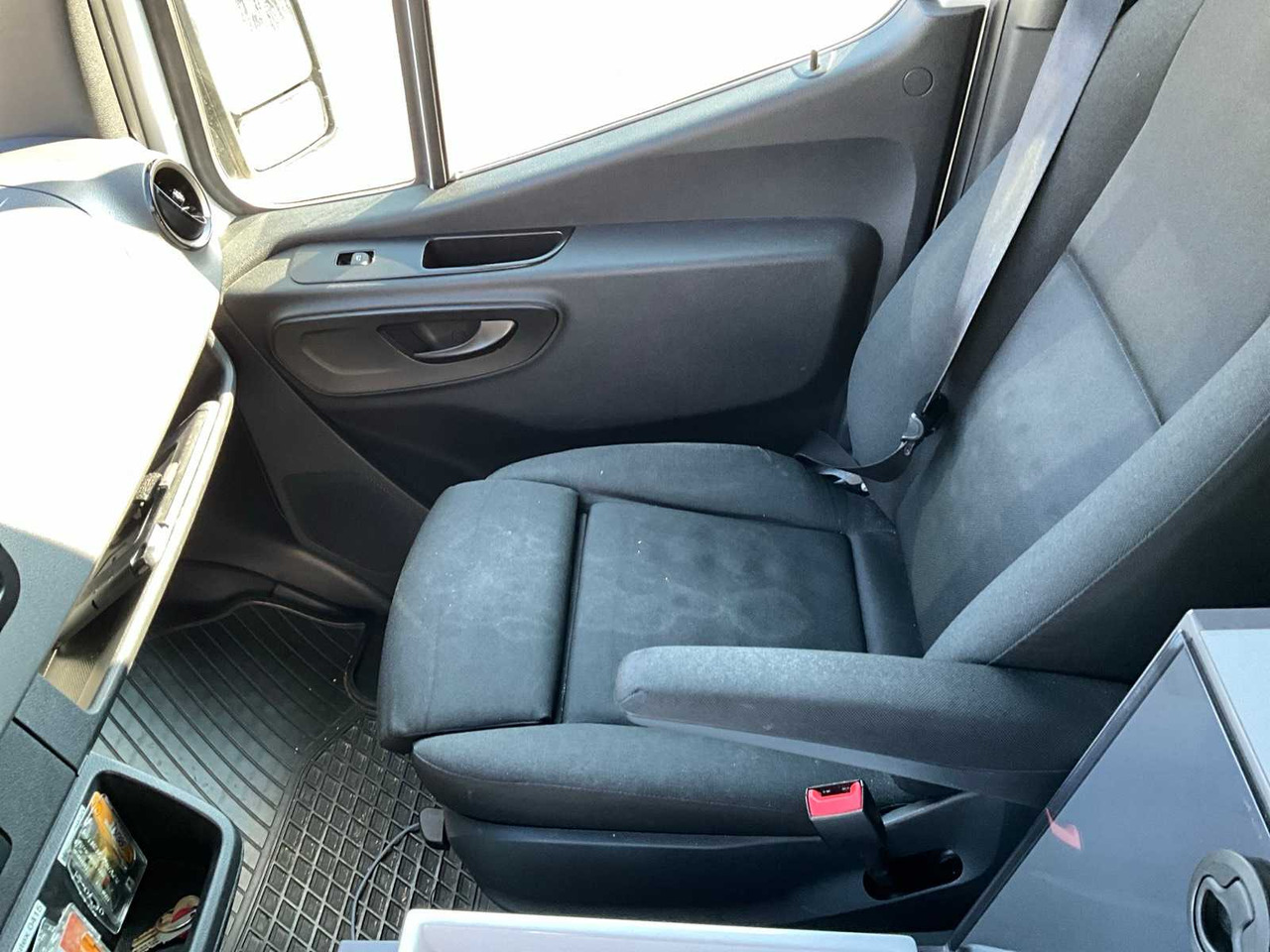 Vehículo comercial ligero MERCEDES-BENZ SPRINTER 419 CDI AMBULANCE ITW: foto 8 Vehículo comercial ligero MERCEDES-BENZ SPRINTER 419 CDI AMBULANCE ITW: foto 8