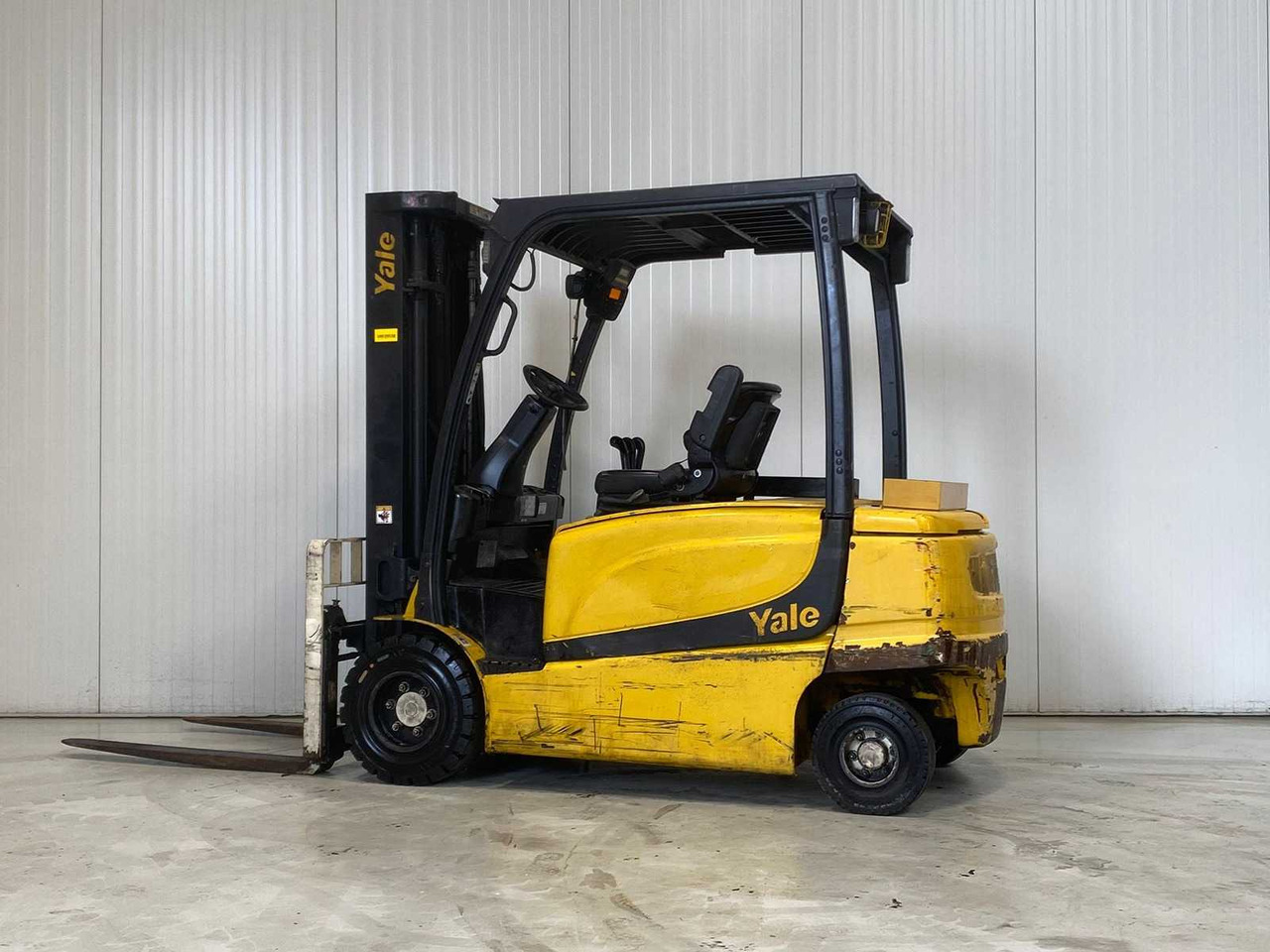 YALE - 2013 - ERP 35 VL - FORKLIFT - TRIPLEX - FREE-LIFT - SIDE-SHIFT - Carretilla elevadora: foto 2 YALE - 2013 - ERP 35 VL - FORKLIFT - TRIPLEX - FREE-LIFT - SIDE-SHIFT - Carretilla elevadora: foto 2