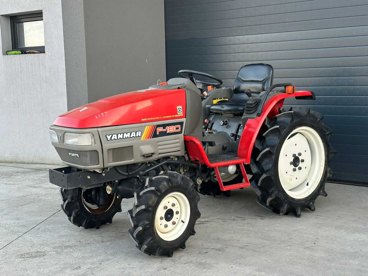 YANMAR - F-180 - 4-WHEEL DRIVE TRACTOR - Tractor: foto 1 YANMAR - F-180 - 4-WHEEL DRIVE TRACTOR - Tractor: foto 1