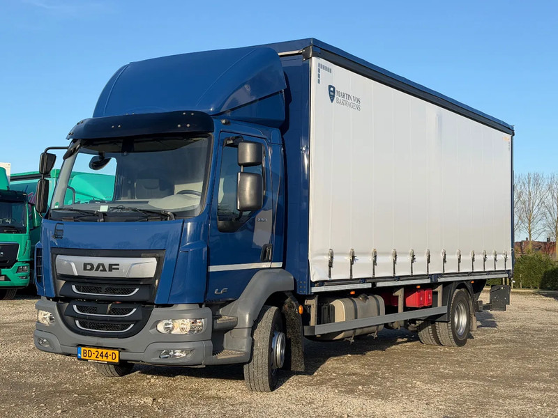 Camión lona DAF LF 290 LF290.16 EURO6. 2021. EURO6. SchuifzeilBakwagen met Laadklep.: foto 1