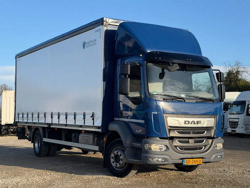 DAF LF 290 LF290.16 EURO6. 2021. EURO6. SchuifzeilBakwagen met Laadklep. - Camión lona: foto 2 DAF LF 290 LF290.16 EURO6. 2021. EURO6. SchuifzeilBakwagen met Laadklep. - Camión lona: foto 2