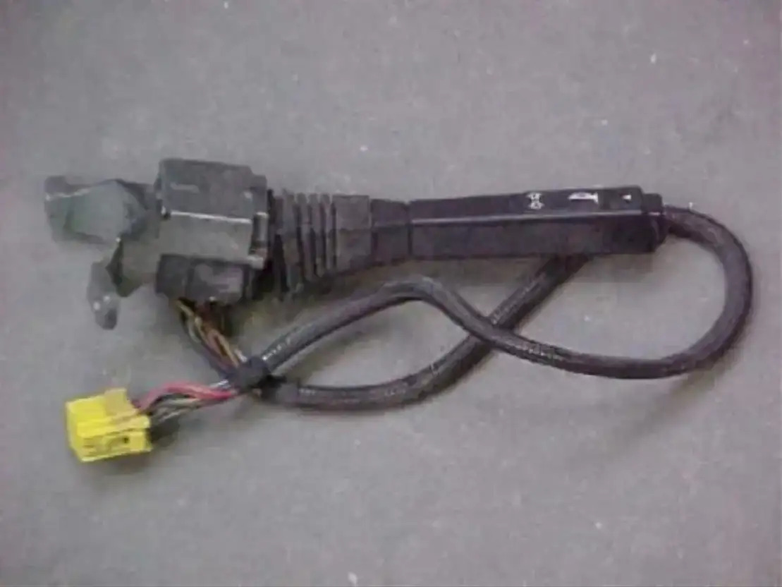 DAF Ruitenwisserschakelaar 95XF - Sistema eléctrico para Camión: foto 1 DAF Ruitenwisserschakelaar 95XF - Sistema eléctrico para Camión: foto 1