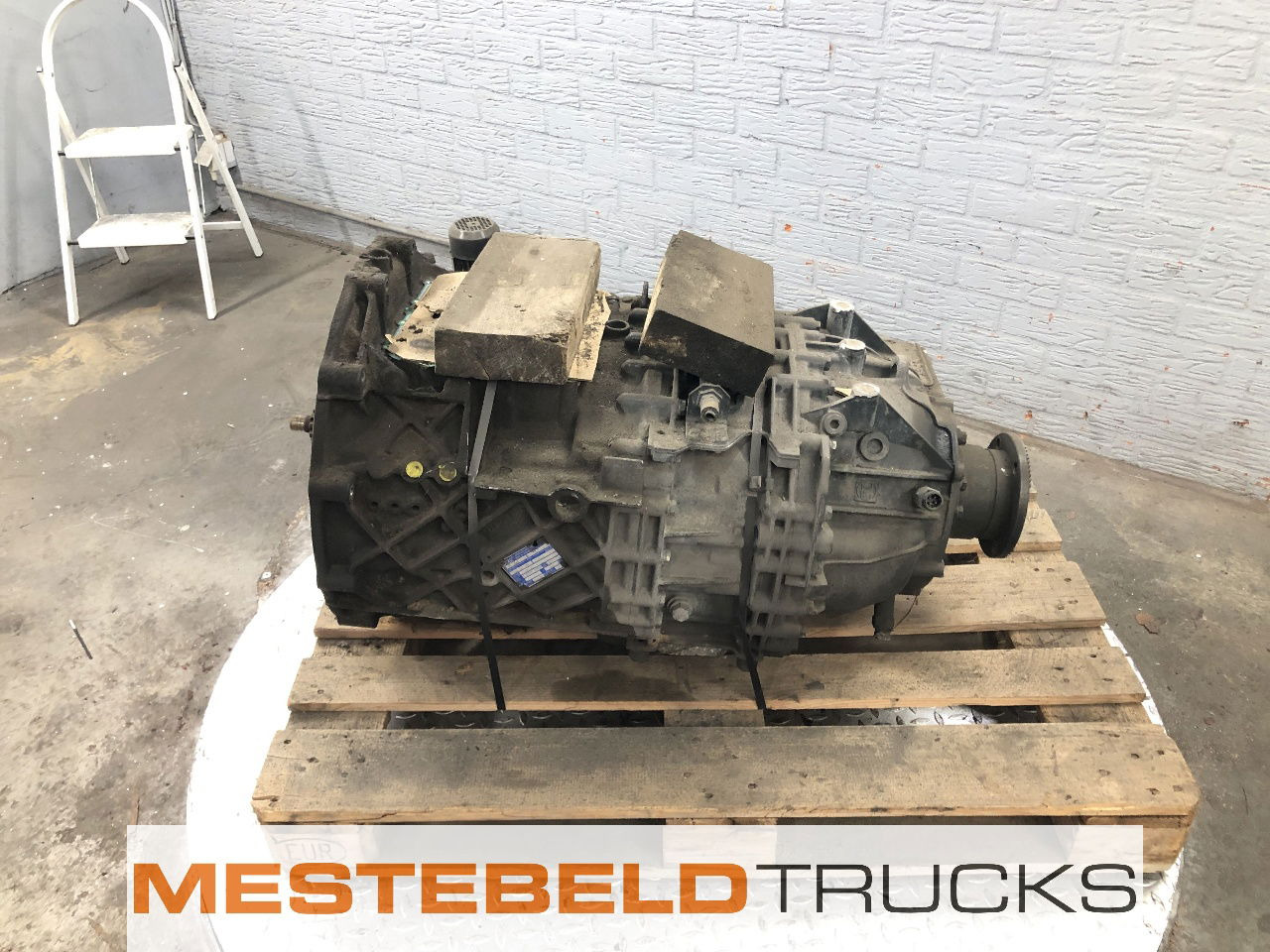 Iveco Versn bak 12 AS 2330 TD - Caja de cambios y piezas para Camión: foto 1 Iveco Versn bak 12 AS 2330 TD - Caja de cambios y piezas para Camión: foto 1