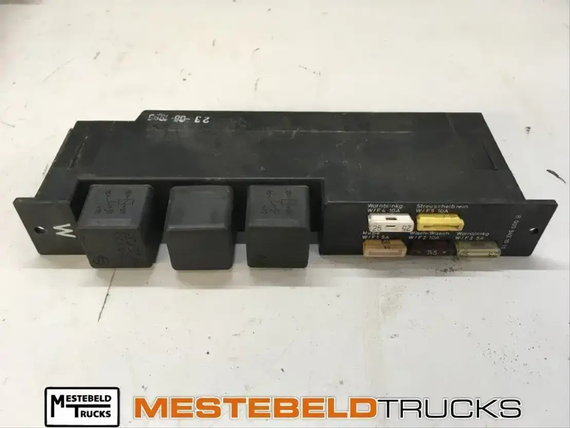 Mercedes-Benz Ruitenwisser- en knipperlichtmodule - Sistema eléctrico para Camión: foto 1 Mercedes-Benz Ruitenwisser- en knipperlichtmodule - Sistema eléctrico para Camión: foto 1