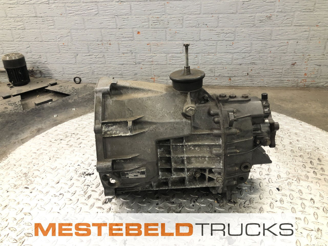 Volkswagen Versnellingsbak Crafter LT 2.5 G28-5R  - Caja de cambios y piezas para Camión: foto 1 Volkswagen Versnellingsbak Crafter LT 2.5 G28-5R  - Caja de cambios y piezas para Camión: foto 1