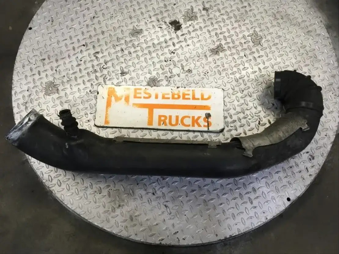 Volvo Inlaatbuis filter/turbo - Tubo de admisión de aire para Camión: foto 1 Volvo Inlaatbuis filter/turbo - Tubo de admisión de aire para Camión: foto 1