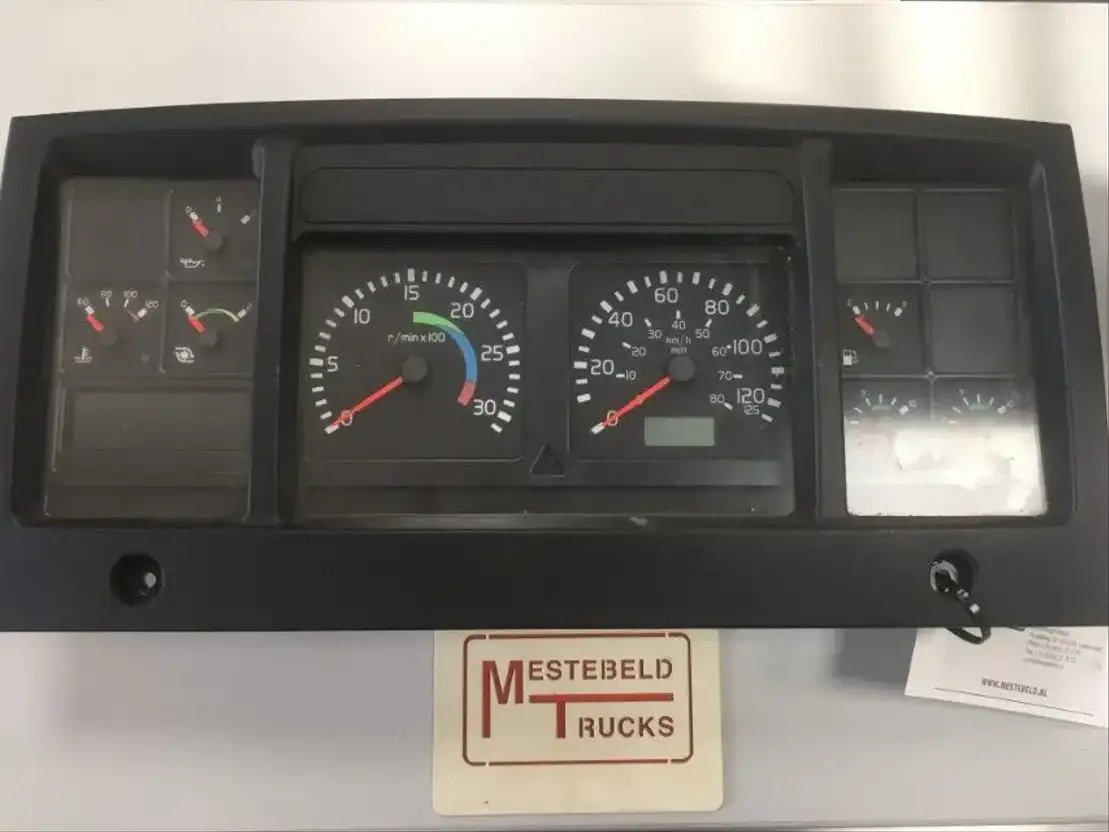 Volvo Instrumentenpaneel  - Cabina e interior para Camión: foto 1 Volvo Instrumentenpaneel  - Cabina e interior para Camión: foto 1