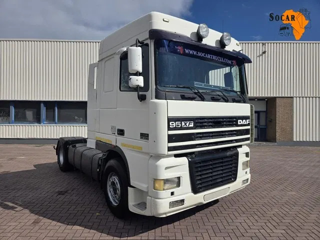 DAF XF 95.430 Manual gear Euro 3 - Cabeza tractora: foto 1 DAF XF 95.430 Manual gear Euro 3 - Cabeza tractora: foto 1