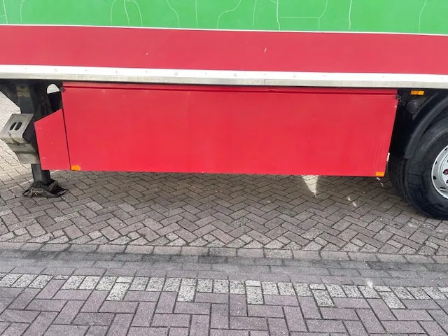 Kögel 3 AXELS (2X LIFT AXELS) DISK BRAKE 7CM FRIGO BOX - Caja cerrada semirremolque: foto 5 Kögel 3 AXELS (2X LIFT AXELS) DISK BRAKE 7CM FRIGO BOX - Caja cerrada semirremolque: foto 5