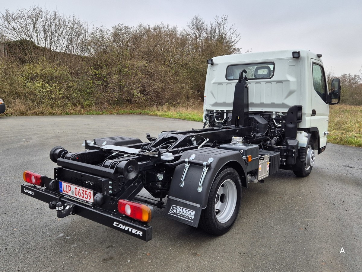 FUSO 3C15 Duonic Aut.City Abrollkipper AHK 3.5T sofor - Multibasculante camión: foto 5 FUSO 3C15 Duonic Aut.City Abrollkipper AHK 3.5T sofor - Multibasculante camión: foto 5