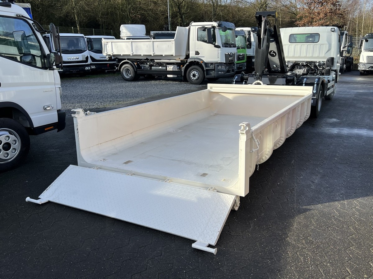 FUSO Canter FUSO 7C18 City Abrollkipper Miete - Multibasculante camión: foto 4 FUSO Canter FUSO 7C18 City Abrollkipper Miete - Multibasculante camión: foto 4