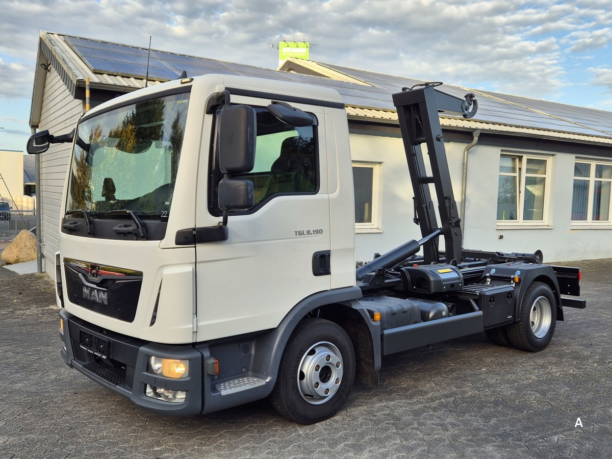 MAN TGL 8.190 BL City Abrollkipper Aut., 2 x AHK sof - Multibasculante camión: foto 1 MAN TGL 8.190 BL City Abrollkipper Aut., 2 x AHK sof - Multibasculante camión: foto 1
