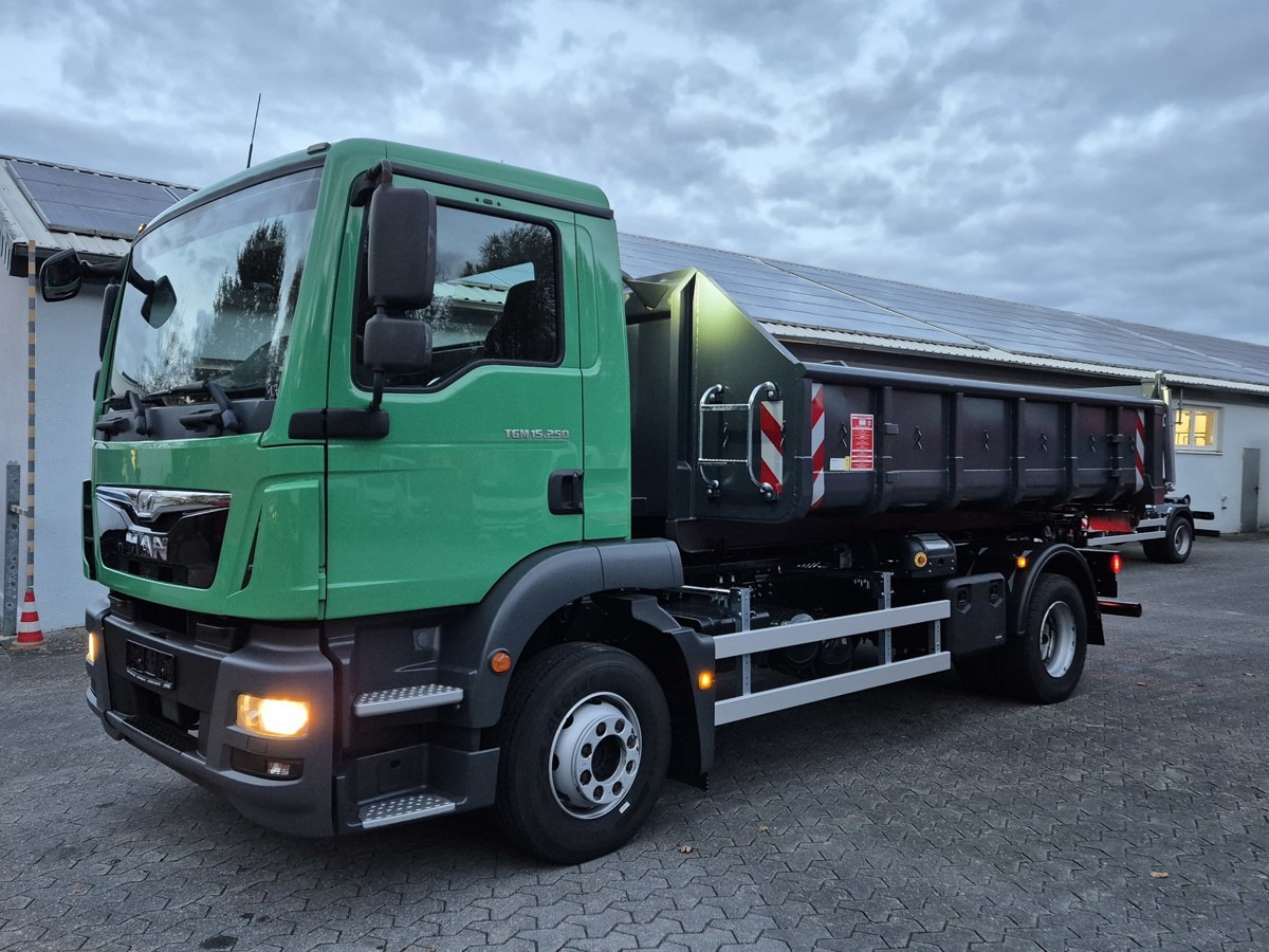 MAN TGM 15.250 Abrollkipper Multi Haken 900-1570mm - Multibasculante camión: foto 1 MAN TGM 15.250 Abrollkipper Multi Haken 900-1570mm - Multibasculante camión: foto 1