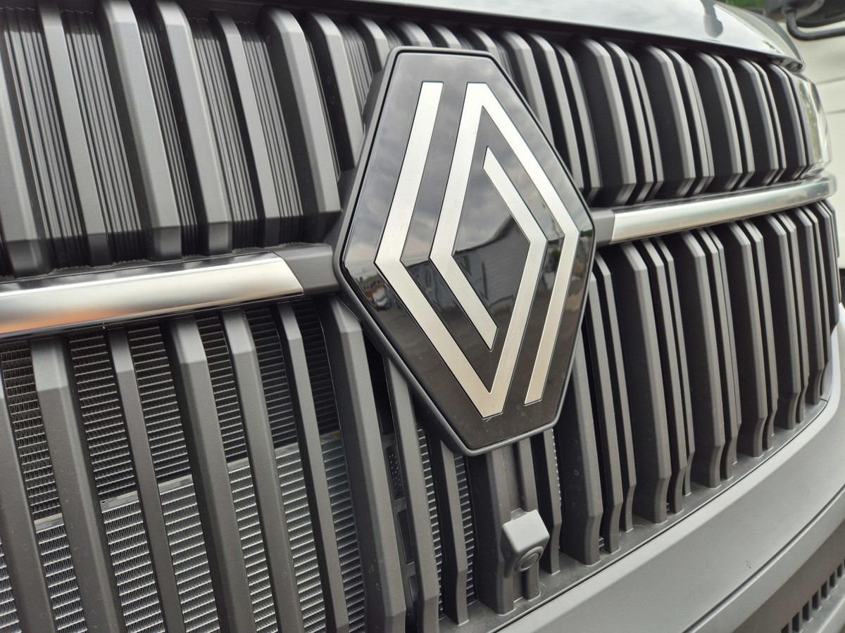 RENAULT Master L2H1 (neues Mod.) Alupritsche m. Kran - Caja abierta furgoneta: foto 2 RENAULT Master L2H1 (neues Mod.) Alupritsche m. Kran - Caja abierta furgoneta: foto 2