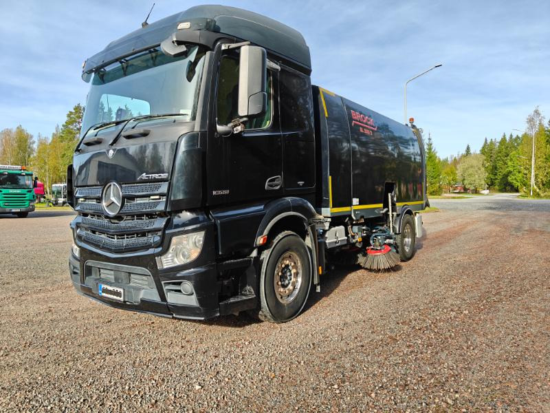 Brock SL280/2 MB Actros 1833 - Barredora vial: foto 2 Brock SL280/2 MB Actros 1833 - Barredora vial: foto 2