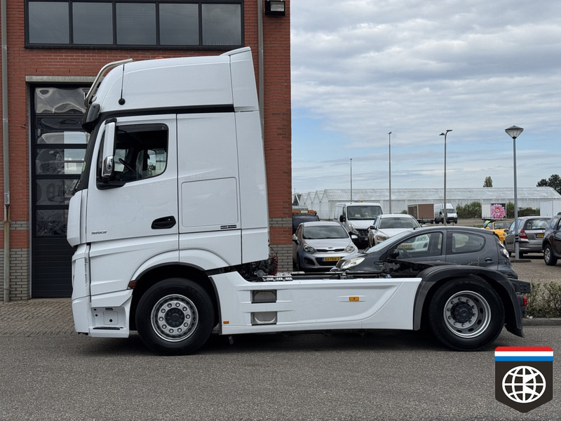 Mercedes-Benz ACTROS 1853 Giga Space - Full spoiler - night A/C - LOW KM - Cabeza tractora: foto 3 Mercedes-Benz ACTROS 1853 Giga Space - Full spoiler - night A/C - LOW KM - Cabeza tractora: foto 3