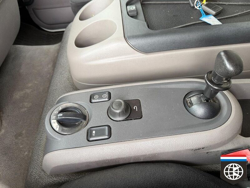 Camión caja cerrada DAF LF 220 FA LAADKLEP - AUTOMAAT - GOEDE BANDEN: foto 11