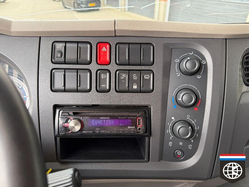 Camión caja cerrada DAF LF 220 FA LAADKLEP - AUTOMAAT - GOEDE BANDEN: foto 10