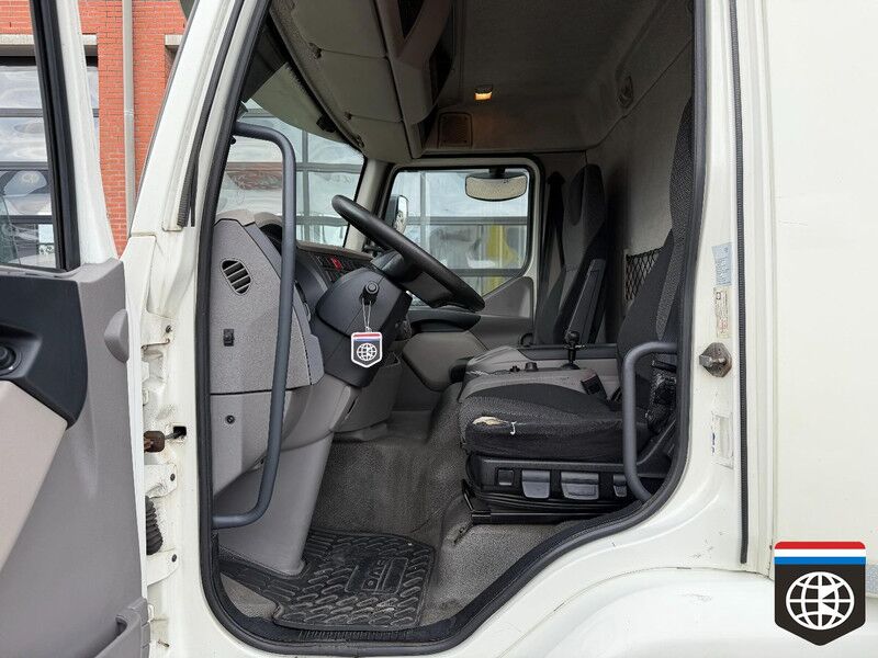Camión caja cerrada DAF LF 220 FA LAADKLEP - AUTOMAAT - GOEDE BANDEN: foto 8 Camión caja cerrada DAF LF 220 FA LAADKLEP - AUTOMAAT - GOEDE BANDEN: foto 8