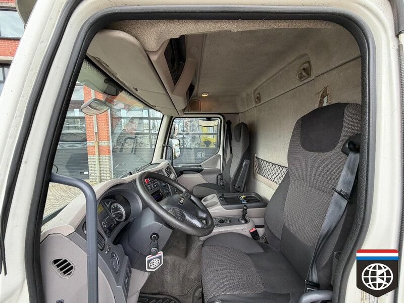 Camión caja cerrada DAF LF 220 FA LAADKLEP - AUTOMAAT - GOEDE BANDEN: foto 9 Camión caja cerrada DAF LF 220 FA LAADKLEP - AUTOMAAT - GOEDE BANDEN: foto 9