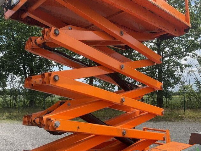 Haulotte Compact 12 DX, Geländegängig, Kubota, 12,15m - Plataforma de tijeras: foto 3 Haulotte Compact 12 DX, Geländegängig, Kubota, 12,15m - Plataforma de tijeras: foto 3