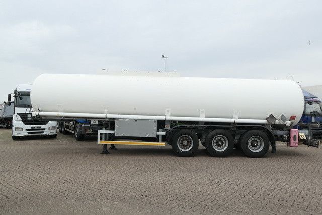 Kässbohrer STH 34/10-24/Tank 34.000 ltr./Unterbefüll./Pumpe - Cisterna semirremolque: foto 2 Kässbohrer STH 34/10-24/Tank 34.000 ltr./Unterbefüll./Pumpe - Cisterna semirremolque: foto 2