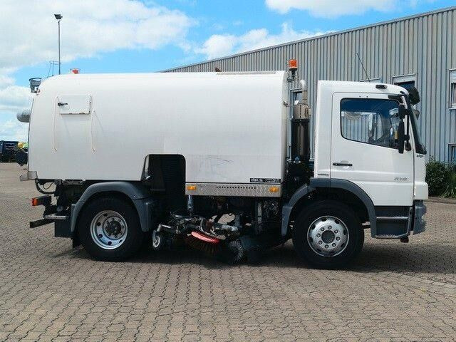 Mercedes-Benz 1518 LKO Atego 4x2, Kobit-Aufbau, 8m³,Wassertank - Barredora vial: foto 2 Mercedes-Benz 1518 LKO Atego 4x2, Kobit-Aufbau, 8m³,Wassertank - Barredora vial: foto 2