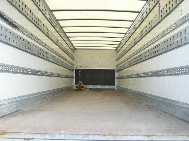 Renault Midlum 220 4x2, LBW, AHK, klima, Luftfederung - Camión caja cerrada: foto 4 Renault Midlum 220 4x2, LBW, AHK, klima, Luftfederung - Camión caja cerrada: foto 4