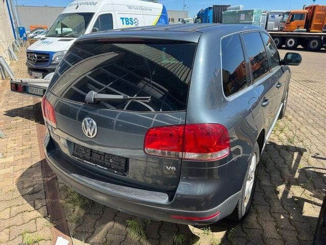 Volkswagen Touareg 3.2 V6/ GETRIEBESCHADEN /Motor läuft! - Caja abierta furgoneta: foto 2 Volkswagen Touareg 3.2 V6/ GETRIEBESCHADEN /Motor läuft! - Caja abierta furgoneta: foto 2