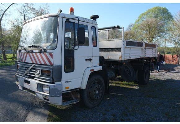 Camion benne Volvo FL6-165 turbo (1987-359.455 km-VIN:YB1E6A2A9JB417964) - Camión caja abierta: foto 1 Camion benne Volvo FL6-165 turbo (1987-359.455 km-VIN:YB1E6A2A9JB417964) - Camión caja abierta: foto 1