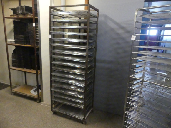 Chariot avec grilles 60x40 cm - Maquinaria de panadería: foto 1 Chariot avec grilles 60x40 cm - Maquinaria de panadería: foto 1