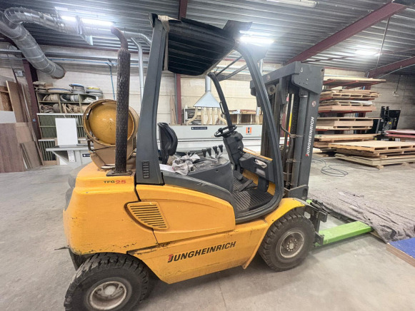 Chariot élévateur frontal au gaz Jungheirich TFG 25BK - Carretilla elevadora de gas: foto 5 Chariot élévateur frontal au gaz Jungheirich TFG 25BK - Carretilla elevadora de gas: foto 5