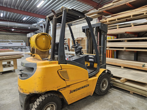 Chariot élévateur frontal au gaz Jungheirich TFG 25BK - Carretilla elevadora de gas: foto 3 Chariot élévateur frontal au gaz Jungheirich TFG 25BK - Carretilla elevadora de gas: foto 3