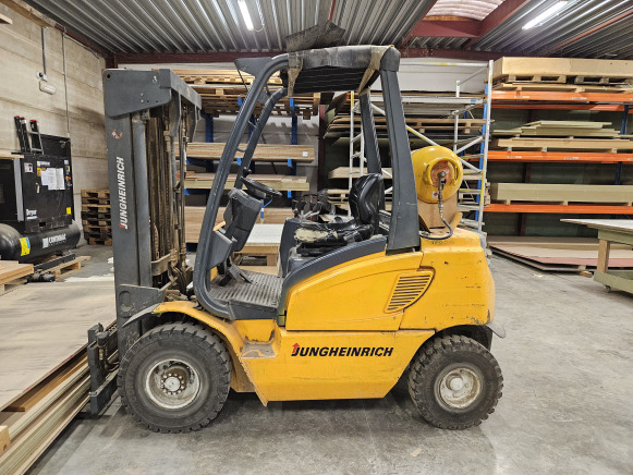 Chariot élévateur frontal au gaz Jungheirich TFG 25BK - Carretilla elevadora de gas: foto 1 Chariot élévateur frontal au gaz Jungheirich TFG 25BK - Carretilla elevadora de gas: foto 1