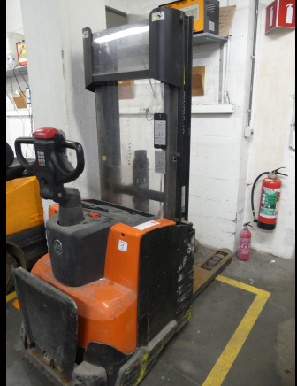 REF:2245.18.36 - Gerbeur électrique BT Staxio SWE120 L - Otros: foto 2 REF:2245.18.36 - Gerbeur électrique BT Staxio SWE120 L - Otros: foto 2