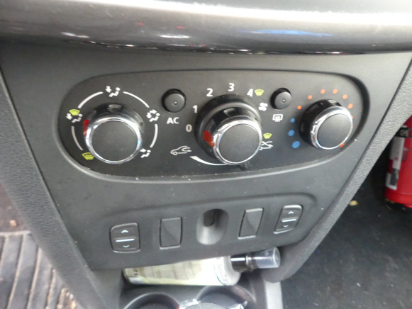 Sedan REF:20513 - Voiture Dacia Logan Berline (2013-97.655 km): foto 11