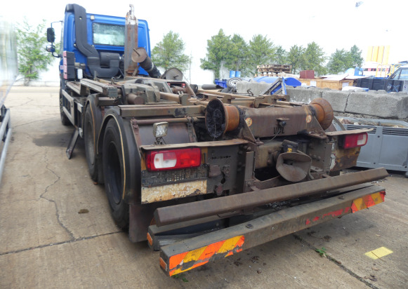 REF:7604 - Camion porte-container DAF FASCF 85 (2012-513.421 km) - Multibasculante camión: foto 4 REF:7604 - Camion porte-container DAF FASCF 85 (2012-513.421 km) - Multibasculante camión: foto 4