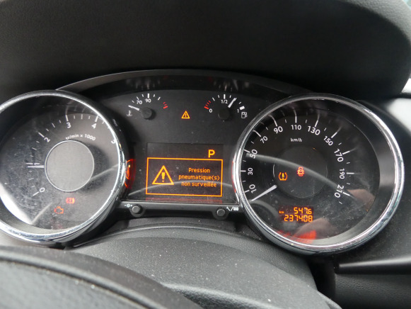 Coche REF:C20639 - Voiture Peugeot 3008 (2015-237.408 km) (VIN: VF30U5GZTFS219665): foto 17