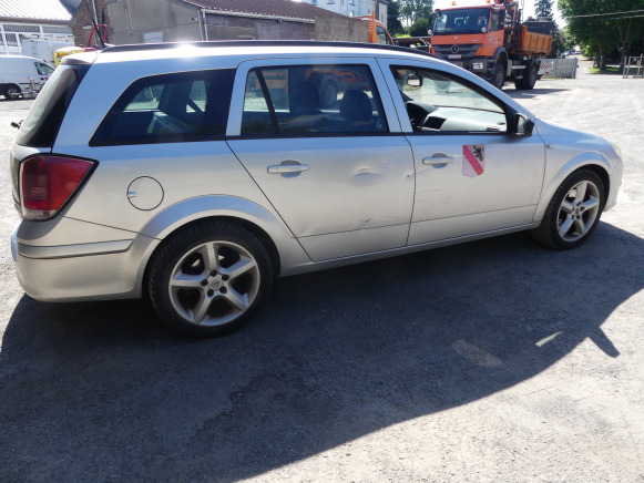 REF:TRF008 - Voiture Opel Astra break (2005-158.167 km) - Coche: foto 5 REF:TRF008 - Voiture Opel Astra break (2005-158.167 km) - Coche: foto 5