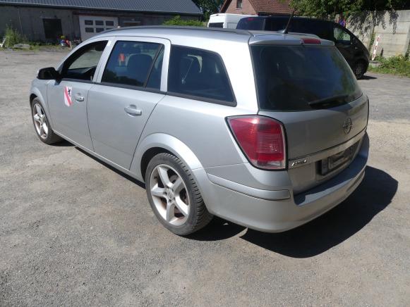 REF:TRF008 - Voiture Opel Astra break (2005-158.167 km) - Coche: foto 3 REF:TRF008 - Voiture Opel Astra break (2005-158.167 km) - Coche: foto 3