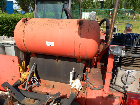 Tracteur CHARIOTRAC pour pièces - Tractor: foto 4 Tracteur CHARIOTRAC pour pièces - Tractor: foto 4