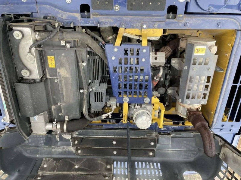 Excavadora de cadenas Komatsu HB215 Semilong SUPER NICE AND CLEAN MACHINE !: foto 19