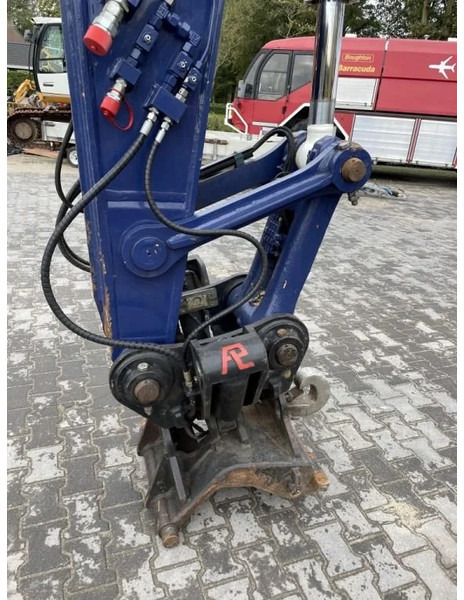 Excavadora de cadenas Komatsu HB215 Semilong SUPER NICE AND CLEAN MACHINE !: foto 10